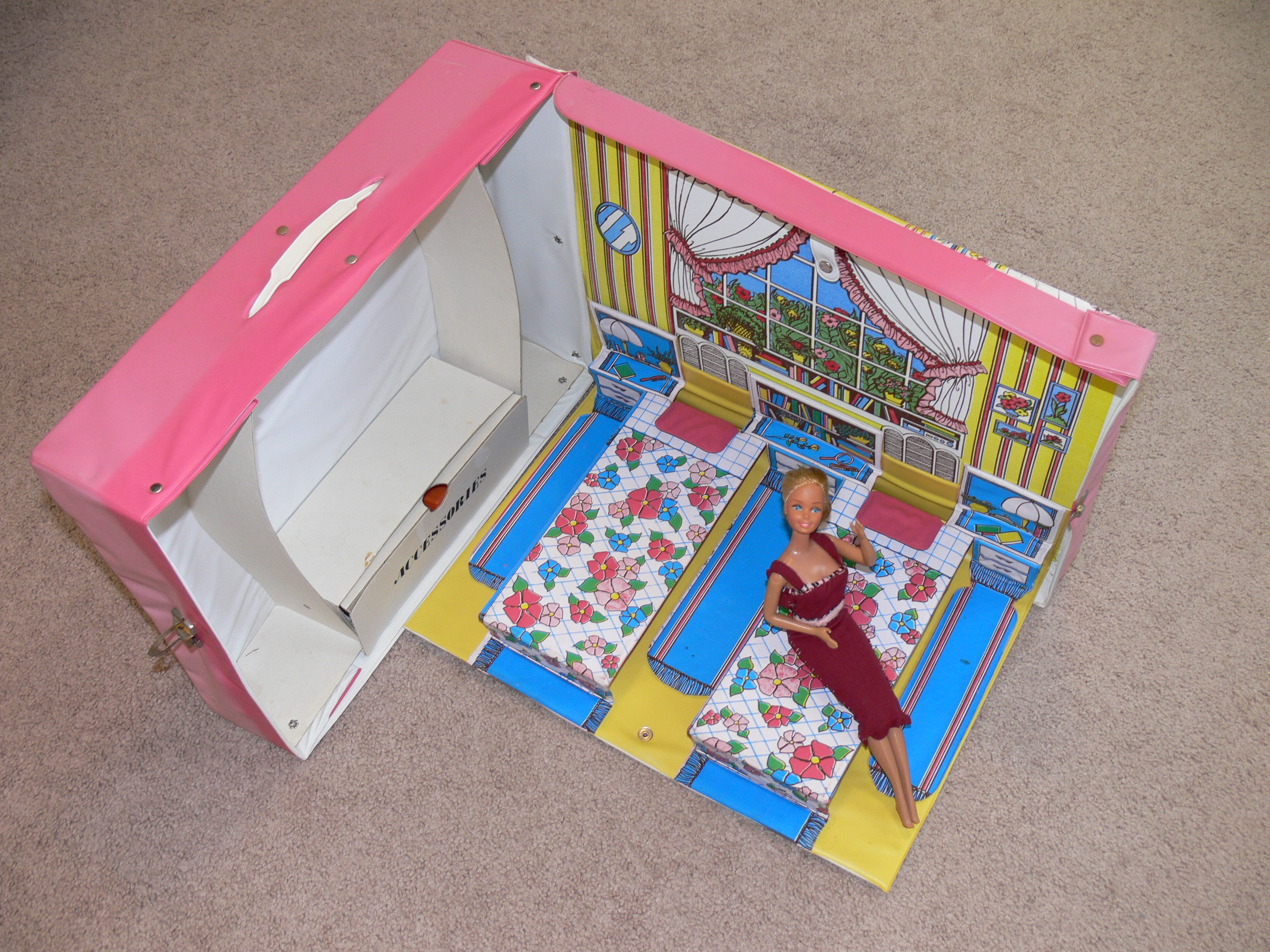 barbie art case