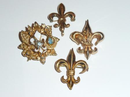 Fleur-di-lis pins